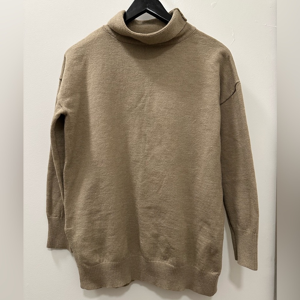 Joseph A Sweater Size Medium EUC